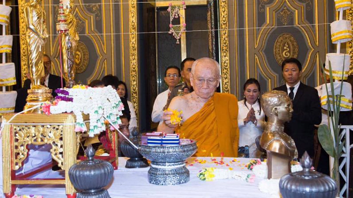 งดงามตามสมัยสมพระบารมี!!!! พระพุทธรูปปางถวายเนตร ศิลปะรัตนโกสินทร์ พระประจำวันประสูติ ครบ ๙๐ พรรษา สมเด็จพระสังฆราช (อัมพร)