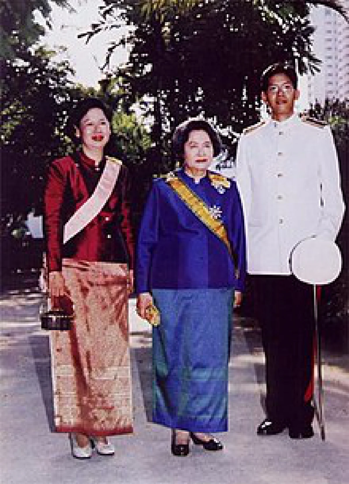 "ร.อ.จิทัศ ศรสงคราม" พระนัดดา ในพระบาทสมเด็จพระปรมินทรมหาภูมิพลอดุลยเดช ผู้อัญเชิญเครื่องทองน้อยในริ้วขบวนพระบรมราชอิสริยยศ
