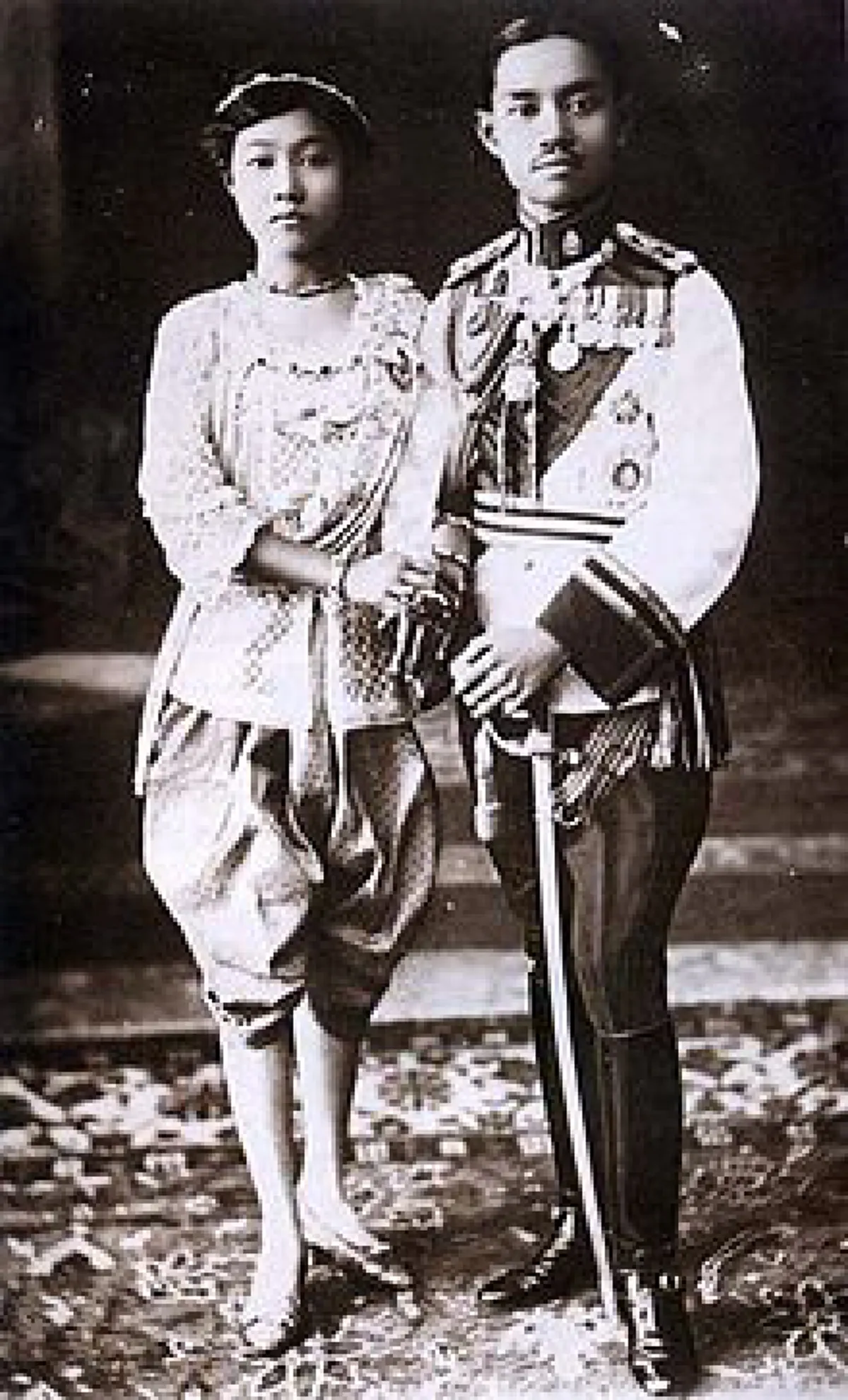 พระราชหฤทัยที่หลอมรวมกัน!! ดวงพระวิญญาณแห่งรัก สู่..ลางสังหรณ์สมเด็จพระนางเจ้ารำไพพรรณี พระราชินีคู่บุญเพียงพระองค์เดียวในสมเด็จพระปกเกล้า!!