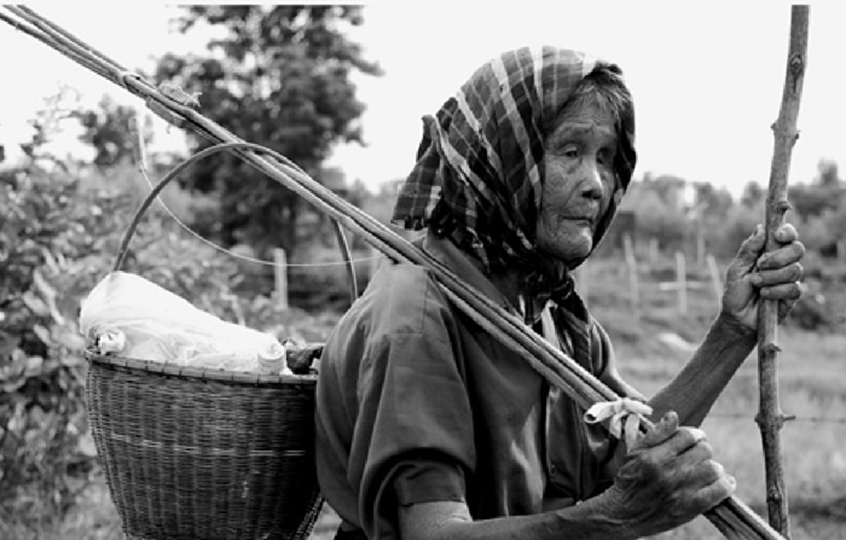 ทำบุญไม่จำกัดแค่ที่วัด...ผู้เฒ่าบ้านพักคนชรายังต้องการคนไปเยี่ยม เรื่องเล่าสุดสะเทือนใจ จากแม่เฒ่าวัย91 ถูกลูกชายและสะใภ้ไล่ออกจากบ้าน