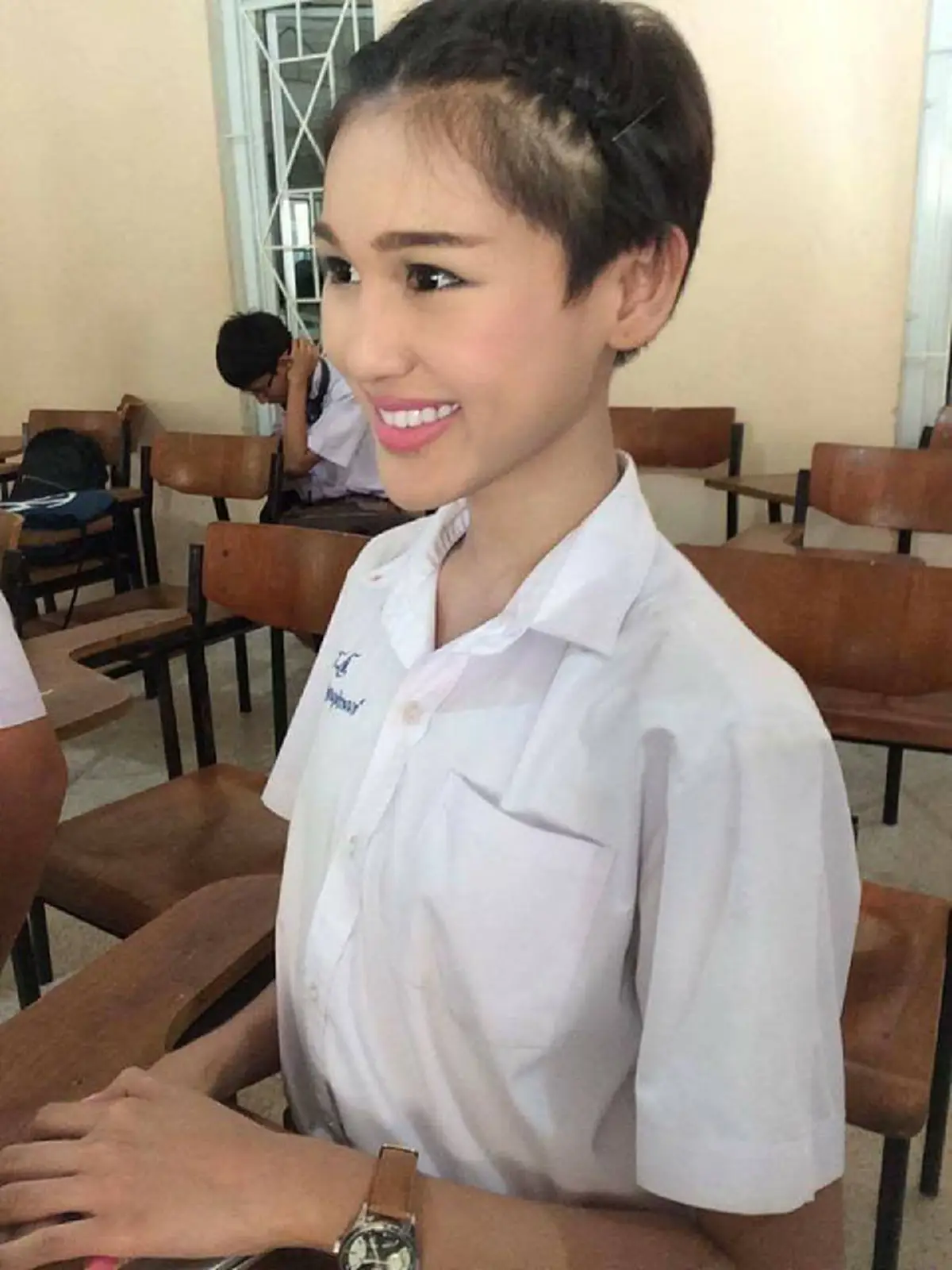 สาบานว่านี่คือนักเรียนชาย !!! เปิดวาร์ป "น้องพูม"  นักเรียนชายที่มีใบหน้าสวยที่สุดในยุคนี้ พีคสุดเธอเรียนโรงเรียนชายล้วน ! 