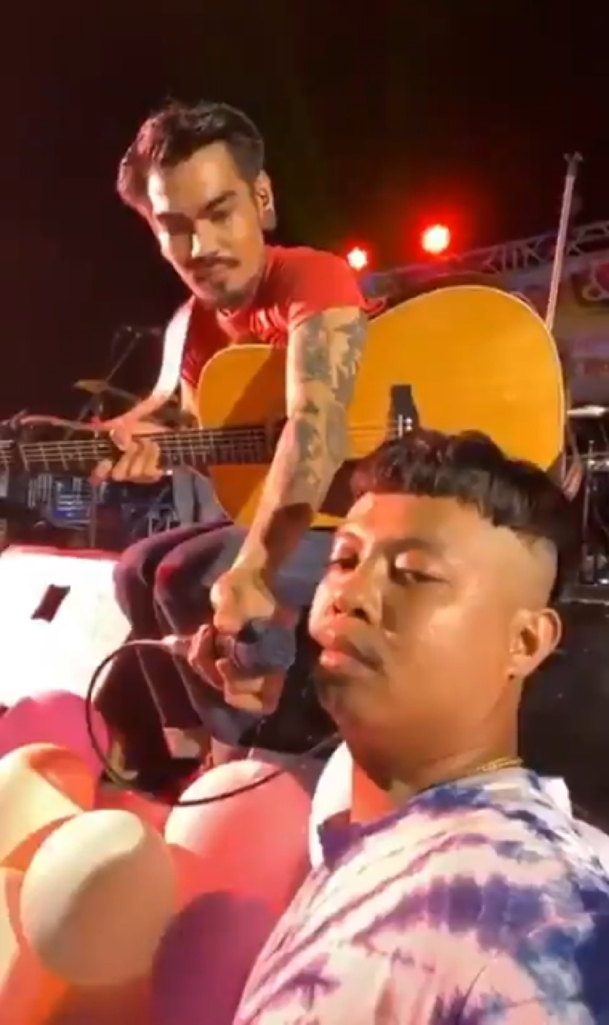 ยูทูบเบอร์หนุ่ม อัดคลิปทำหน้านิ่งดูคอนเสิร์ต เล็ก The Voice