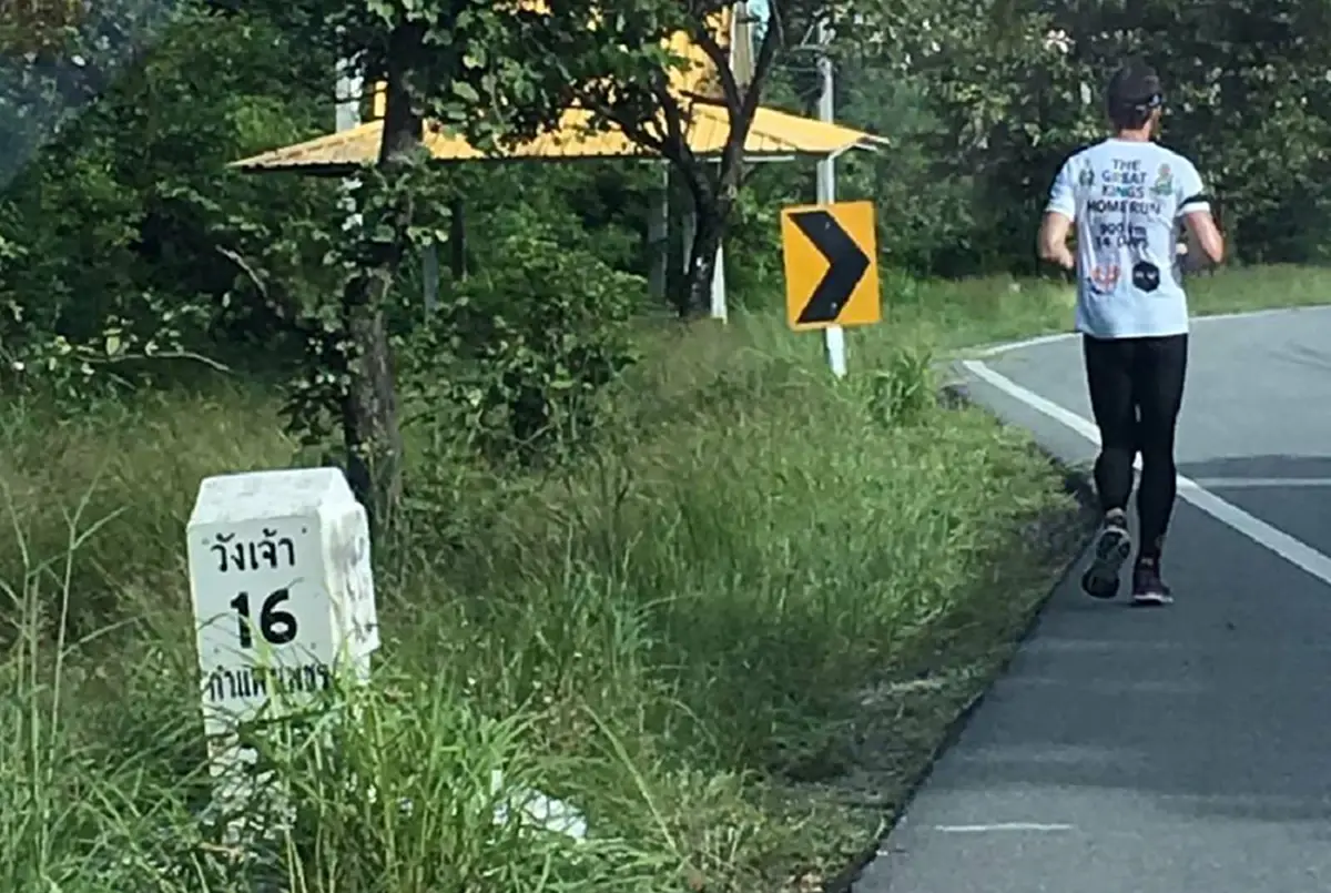 ขอกำลังใจคนไทย!! คริส อดีตทหารคอมมานโดอังกฤษ ร่างกายทรุดเข้ารพ.แต่ไม่ละความตั้งใจวิ่ง900กิโลร่วมหาทุนสร้างตึกศิริราช สู้เพื่อพ่อ