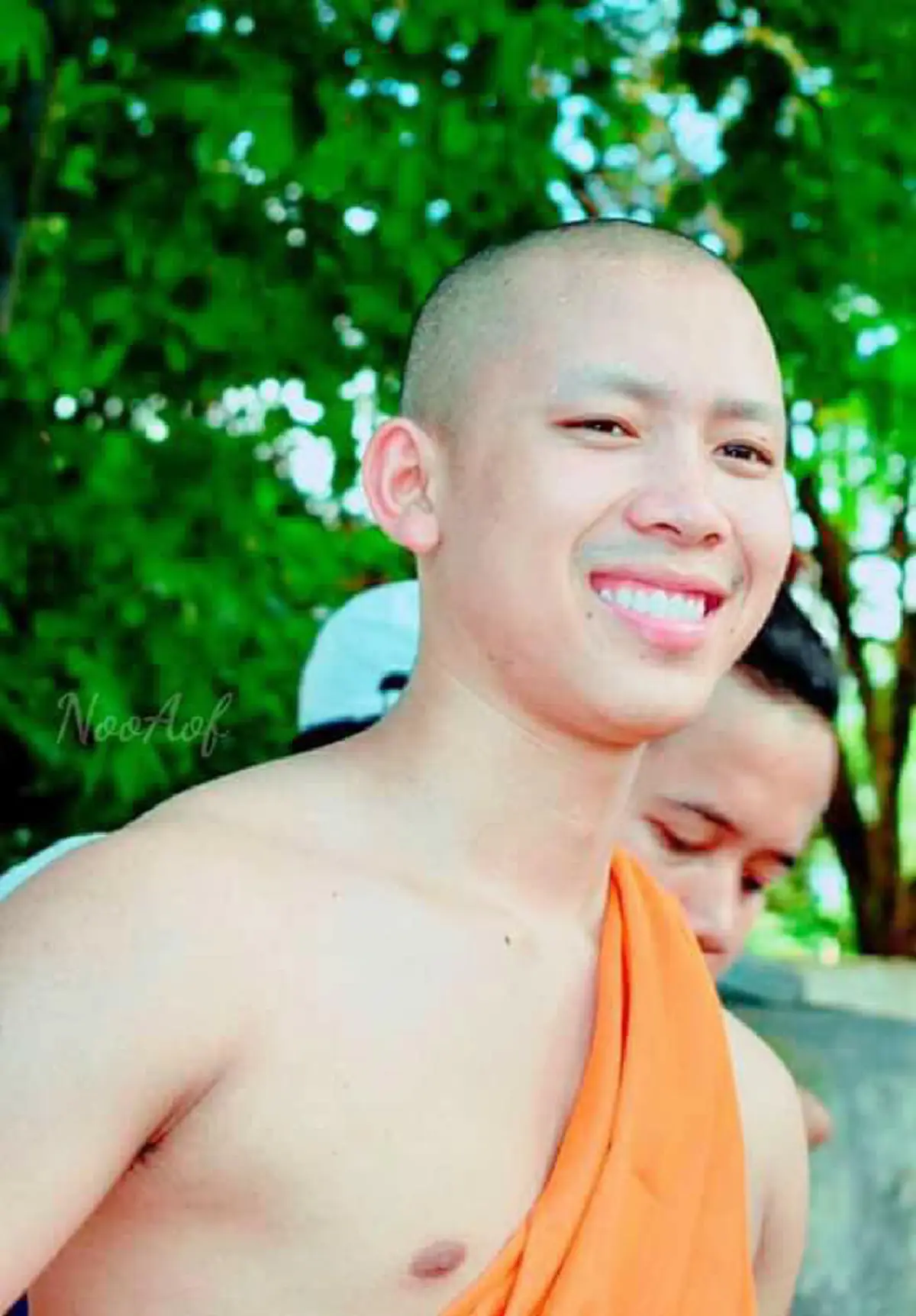 สาธุท่วมหัว!!! "หลวงพี่เบิ้ล ปทุมราช" เฉลยที่มาของภาพถ่าย ติดลำแสงสีทองปริศนา ขณะนั่งภาวนาจิตในถ้ำ สุดอัศจรรย์เป็นบุญแก่ผู้ได้เห็น!! (มีภาพ)