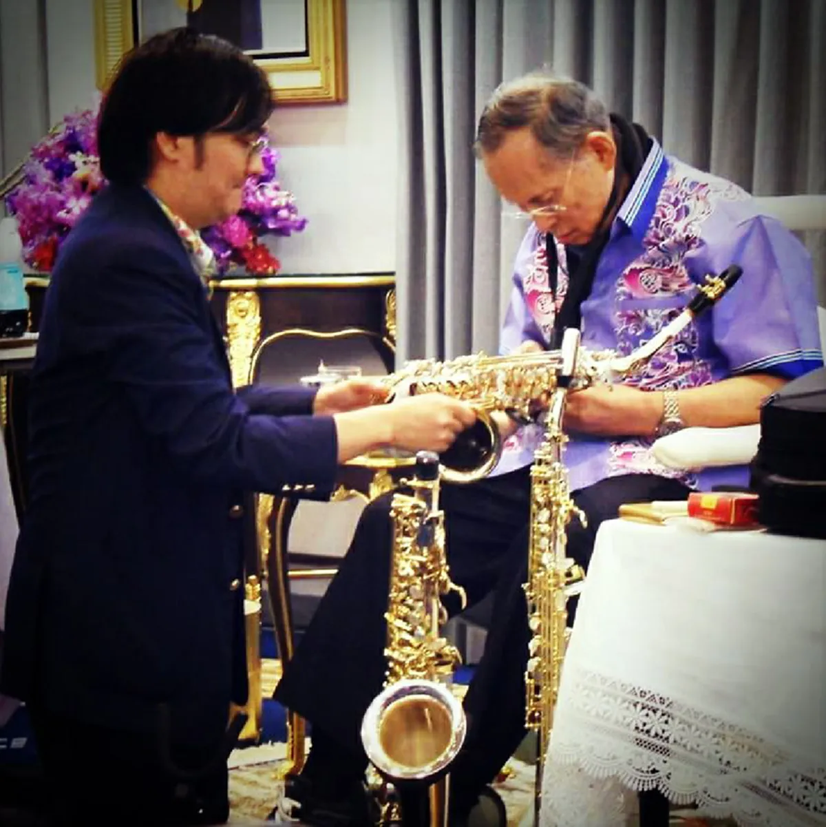 ยิ่งอ่านยิ่งน้ำตาซึม!! "ดร.ภาธร" นักดนตรี เล่าความทรงจำครั้งได้รับพระราชทานน้ำพระมหาสังข์จาก "ในหลวง ร.9" แม้กาลเวลาผ่านไป...แต่จำมิรู้ลืม