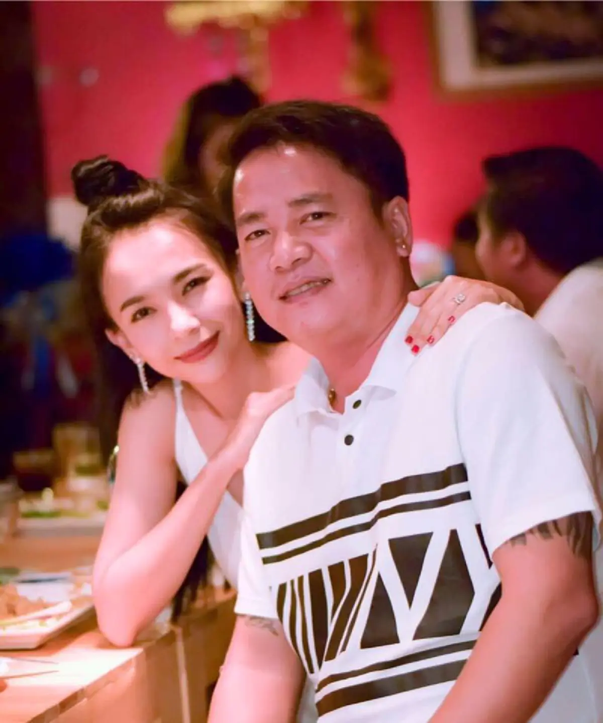 มันทุกข์ใจอีหลีเด้!! "พ่อบ้านใจกล้า" อัดคลิประบายความอัดอั้น เมื่อมีเมียสวยทำให้วันๆ ต้องเจอกับอะไรบ้าง!!?? (มีคลิป)