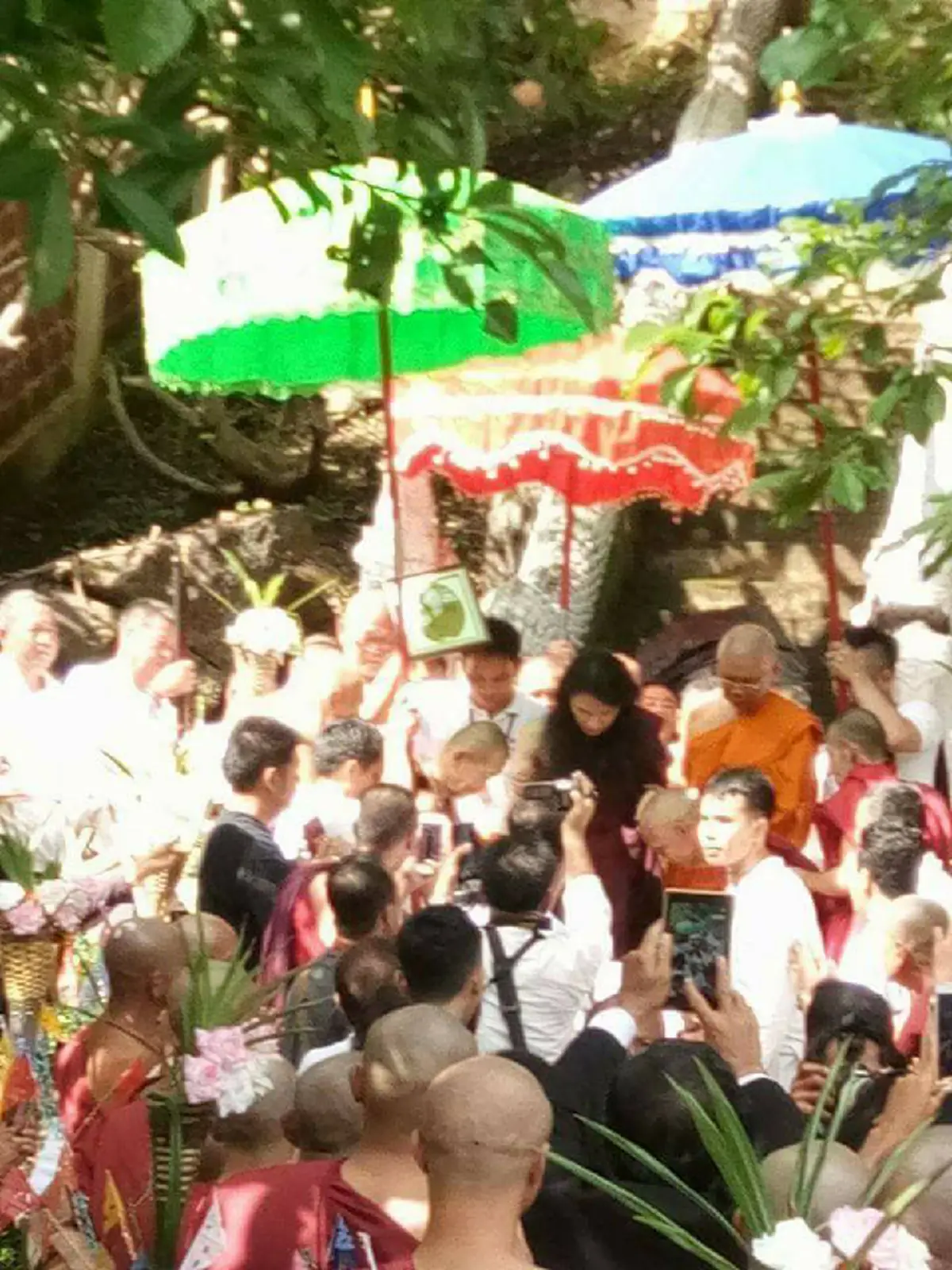 ลูกศิษย์สุดฮือฮา! "ครูบาน้อย ญาณวิไชย" อธิฐานออกจากการบำเพ็ญพระกรรมฐาน (ออกถ้ำ) หลังเข้าบำเพ็ญพระกรรมฐานภายในถ้ำเป็นเวลา 3 ปี 3 เดือน 3 วัน