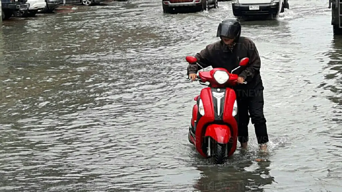 เพราะรักจึงบอก!! คนใช้รถต้องอ่าน ขับขี่อย่างไรให้ปลอดภัยเวลาฝนตก