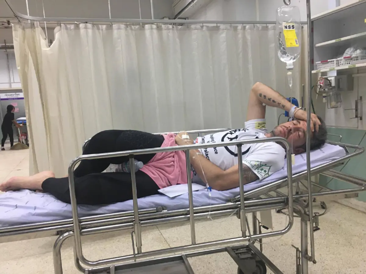 ขอกำลังใจคนไทย!! คริส อดีตทหารคอมมานโดอังกฤษ ร่างกายทรุดเข้ารพ.แต่ไม่ละความตั้งใจวิ่ง900กิโลร่วมหาทุนสร้างตึกศิริราช สู้เพื่อพ่อ