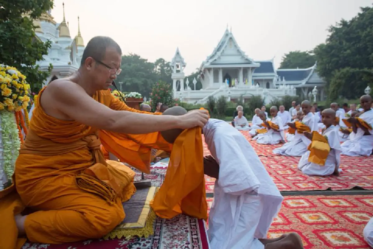 น้อมกราบสาธุ! พิธีบรรพชาสามเณรกุลบุตรชาวอินเดีย จำนวน ๘๙ รูป ถวายเป็นพระราชกุศลแด่ ในหลวงร.๙ ณ วัดไทยกุสินาราเฉลิมราชย์ ประเทศอินเดีย