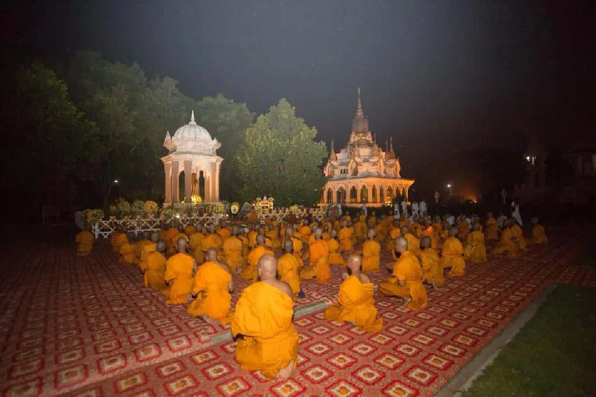 น้อมกราบสาธุ! พิธีบรรพชาสามเณรกุลบุตรชาวอินเดีย จำนวน ๘๙ รูป ถวายเป็นพระราชกุศลแด่ ในหลวงร.๙ ณ วัดไทยกุสินาราเฉลิมราชย์ ประเทศอินเดีย