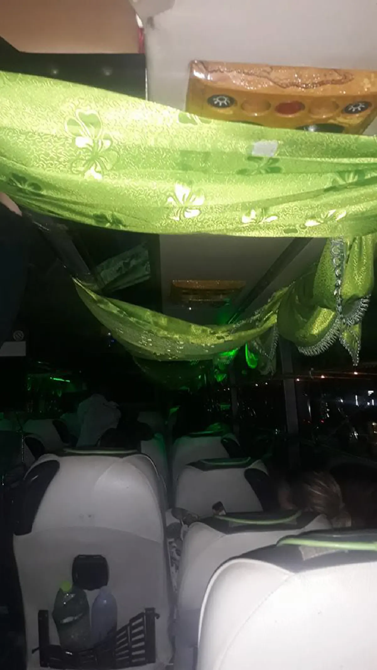 อับอายขายขี้หน้า !!! รถบัสกระบี่-กทม. ยิงยาว8ชม.ไม่แวะพัก นักท่องเที่ยวโอดหนักสุดทรมานไร้น้ำไร้อาหาร...หายนะชัดๆ ! (มีคลิป)