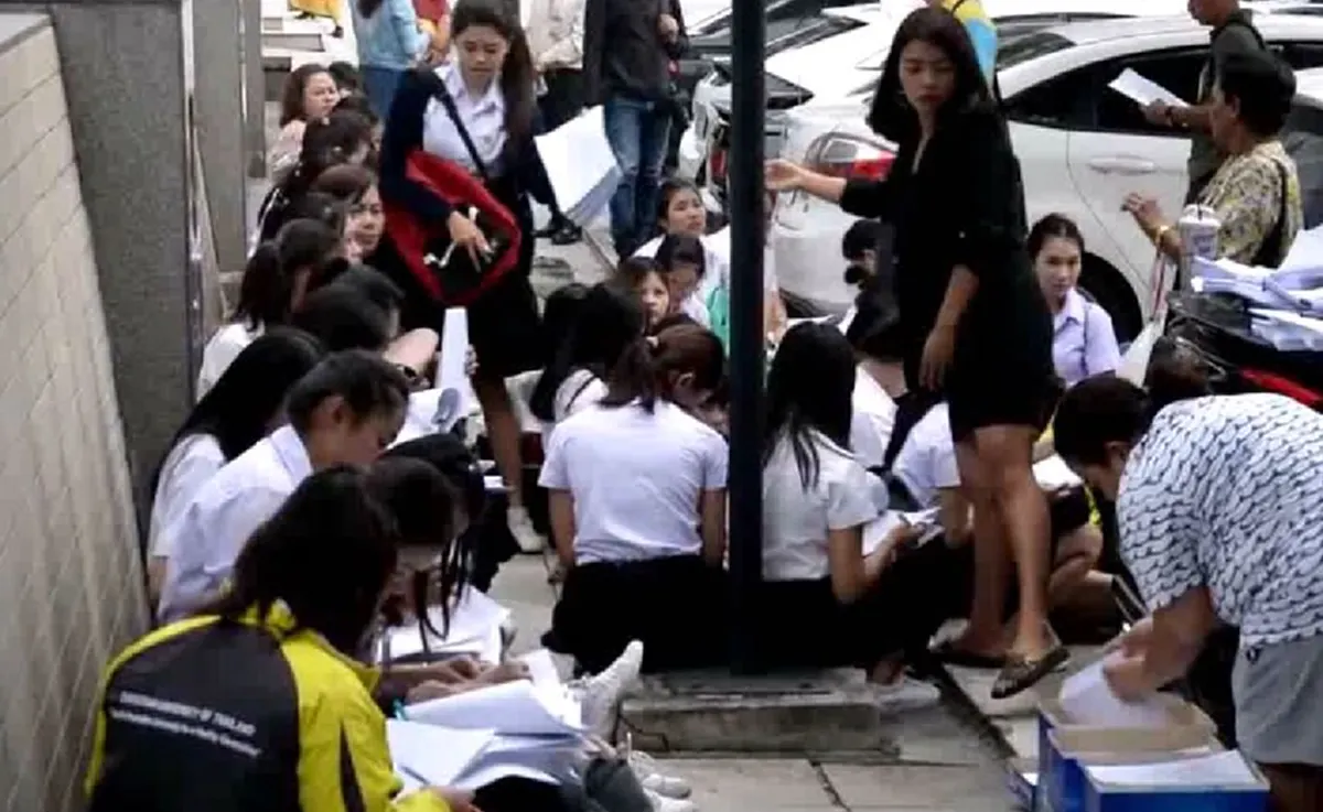 ลอยแพ 60 นศ.พยาบาล! ม.ดังหลอกจ่ายค่าเรียนฟรี สภาการพยาบาลไม่รับรองหลักสูตร (คลิป)