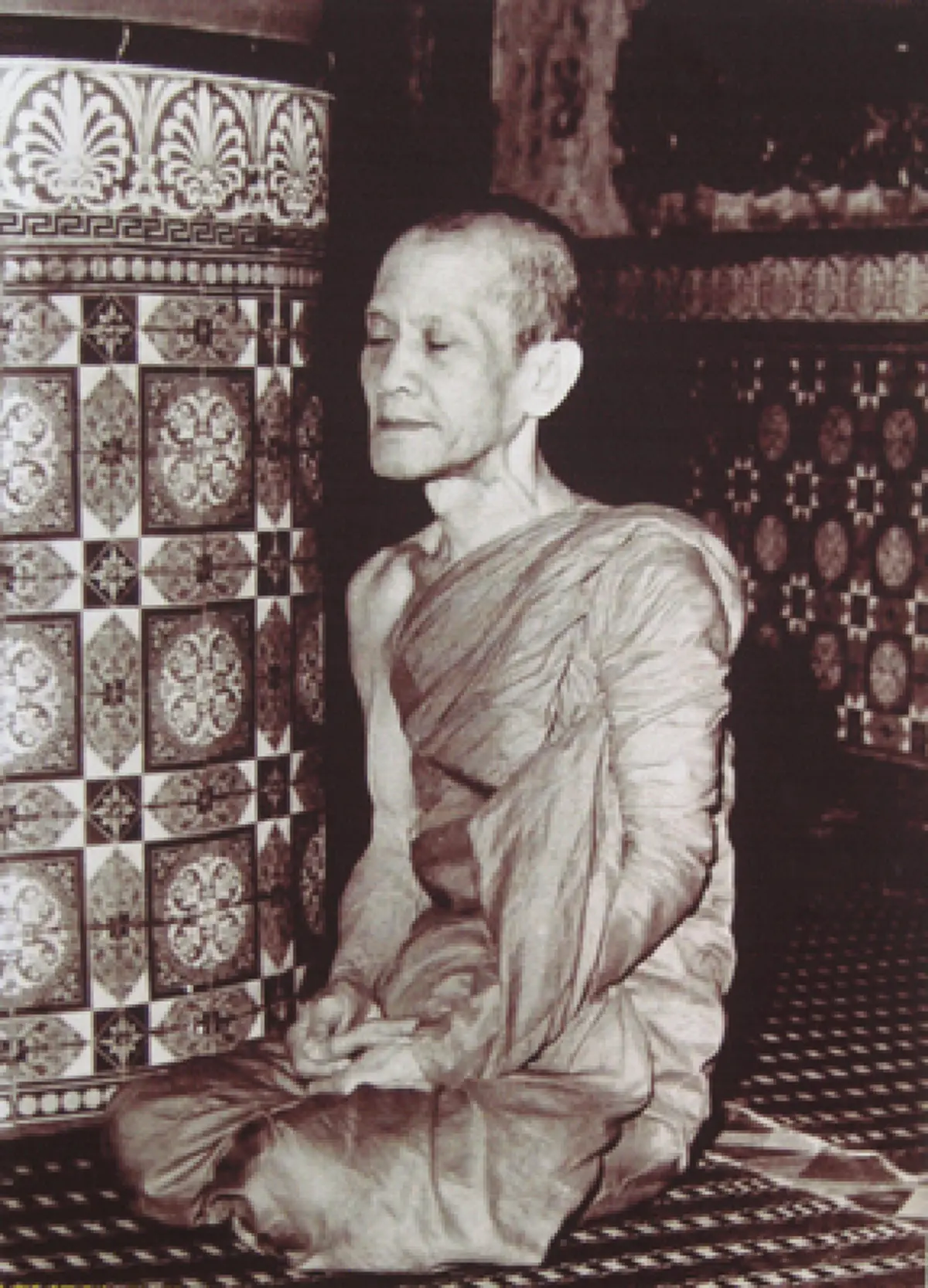 มาได้อย่างไร..ปาฏิหาริย์ "เจ้าคุณนรฯ" แม้ละสังขารไปนาน พอคุณหญิงนึกอยากได้พระ อยู่ๆก็มาเอง จีวรก็มาเอง และยังยาวขึ้นได้อีก...