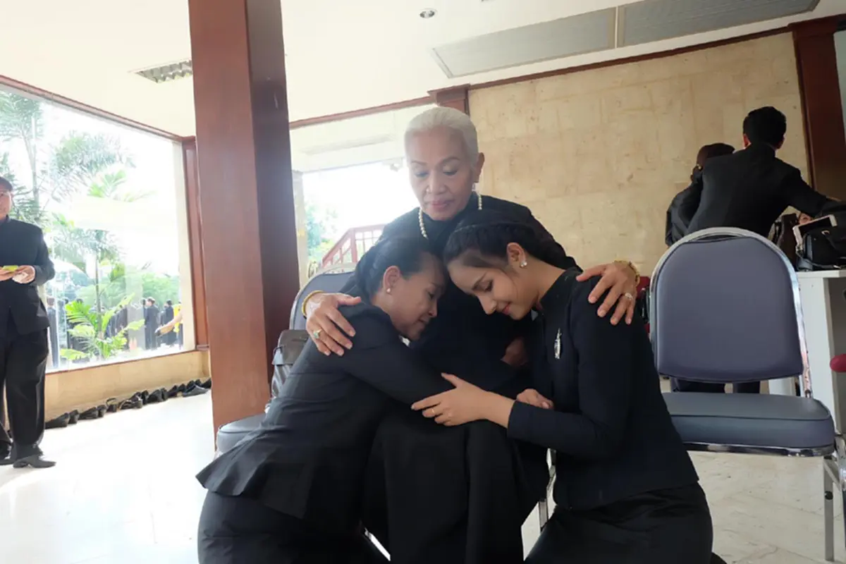 เจ้าแม่เสียงอิสานยังต้องกราบ !! "นกน้อย อุไรพร" เจอกับบุคคลนี้โดยบังเอิญ ถึงกับเข่าอ่อนทรุดลงกับพื้น ไม่คิดว่าจะได้เจอ เป็นมงคลชีวิตจริงๆ