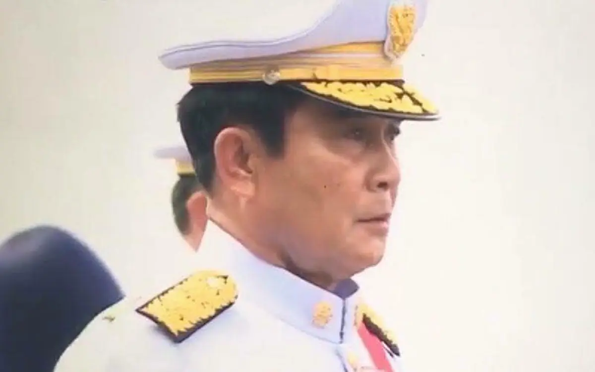 ลุงตู่สุดกลั้น! พล.อ.ประยุทธ์ จันทร์โอชา นายกรัฐมนตรี  ร้องไห้และสะอื้นเป็นระยะ ระหว่างเดินตามริ้วขบวนพระบรมราชอิสริยยศ (คลิป)