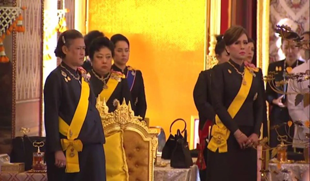 ไขความสงสัย!!! สายสะพายเครื่องราชอิสริยาภรณ์ที่พระบรมวงศานุวงศ์สะพายบ่า แต่ละสีมีความหมายอย่างไร