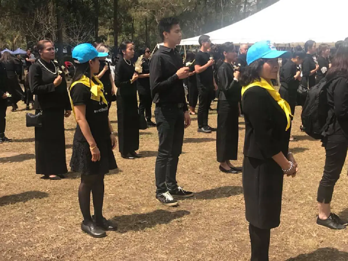 จะอยู่แห่งหนไหน..เราคนไทยมีหัวใจดวงเดียวกัน!! ประมวลภาพ พี่น้องชาวไทยในซิดนีย์ ทยอยเดินทางมาเข้าร่วมพิธีถวายดอกไม้จันทน์ ณ วัดพุทธรังษี ลูเม