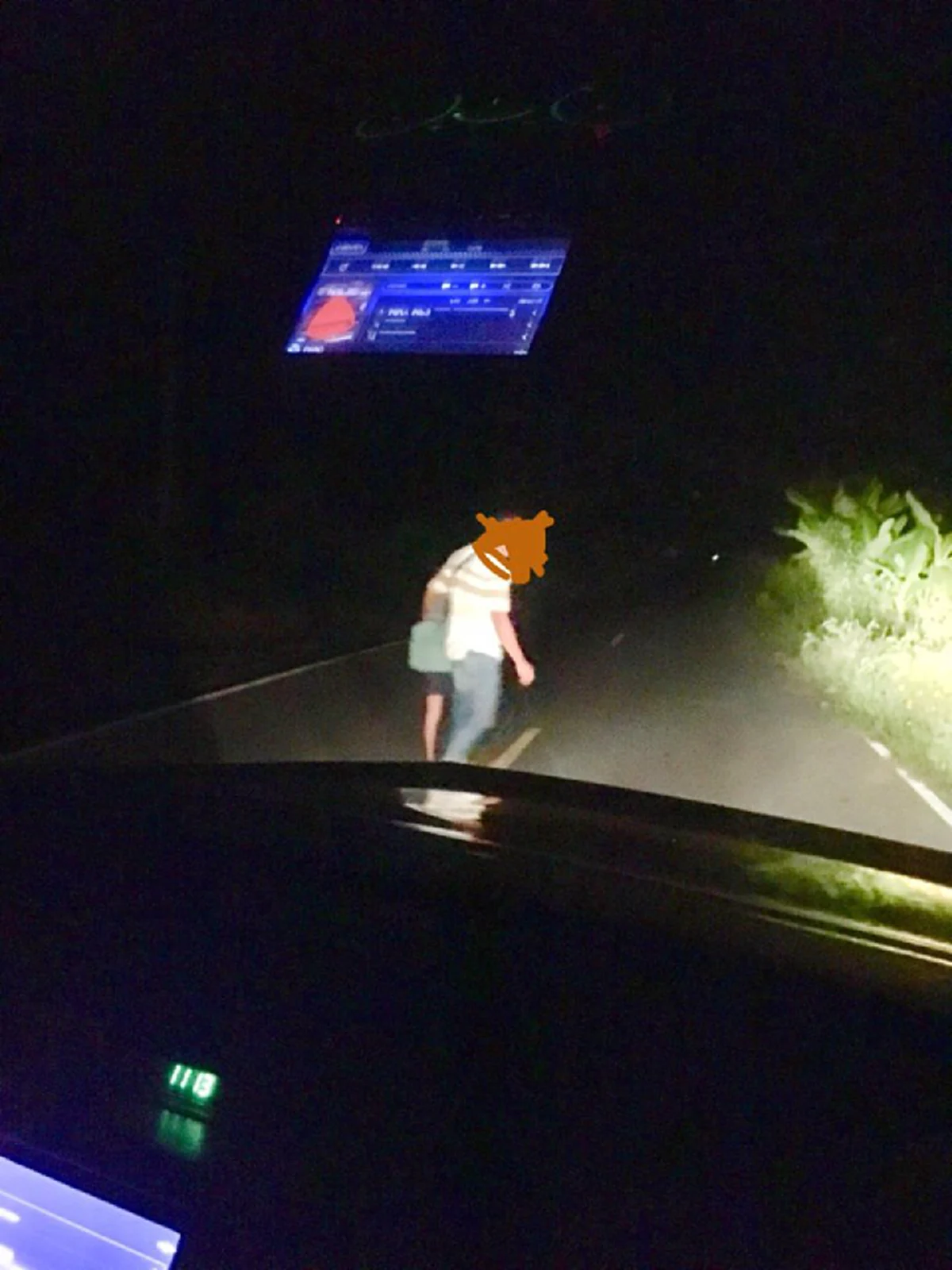 ความสุขที่แท้จริง!! หนุ่มเจอชายเดินจูงลูกน้อยไปตามถนนมุ่งหน้าพิจิตร ตัดสินใจไปส่ง ถึงที่หมายทำกลั้นน้ำตาไม่อยู่ ความทรงจำนี้พิเศษจริงๆ ?