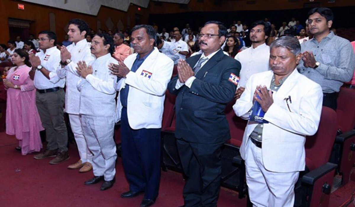 ผมศรัทธาในพระองค์!! เผยภาพบรรยากาศงานถวายความอาลัย "ในหลวง ร.9" ที่ประเทศอินเดีย หลัง "กาแกน มาลิค" พระเอกซีรี่ย์ "หนุมาน" ประกาศเป็นเจ้าภาพ