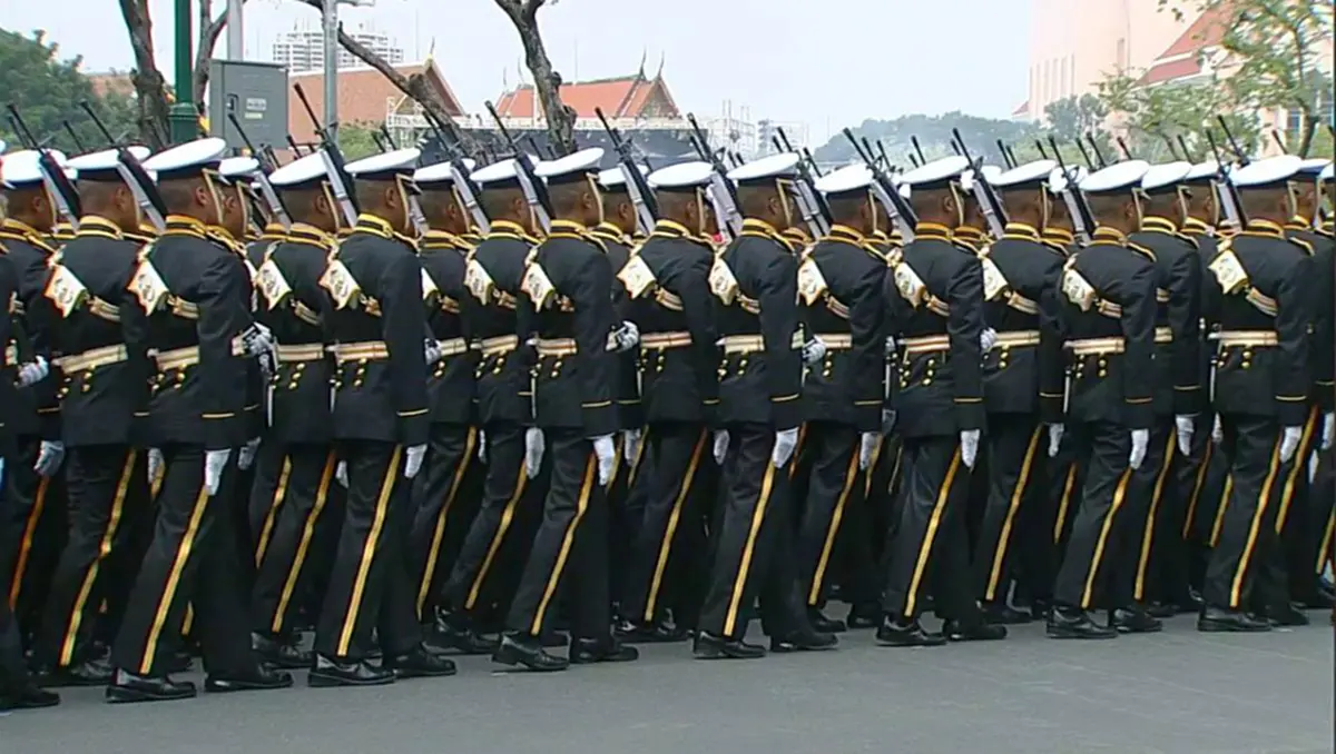 คลายสงสัย!?! กระเป๋าหนังคาดหลังอันสวยงามบนชุดเต็มยศของทหารเหล่าทัพต่างๆในริ้วขบวนงานพระราชพิธีฯ คืออะไรพร้อมประวัติ (รายละเอียด)