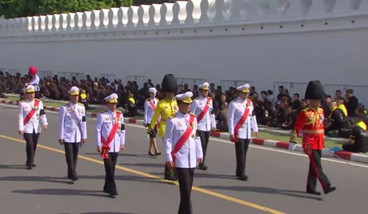 ไขความสงสัย!!! สายสะพายเครื่องราชอิสริยาภรณ์ที่พระบรมวงศานุวงศ์สะพายบ่า แต่ละสีมีความหมายอย่างไร
