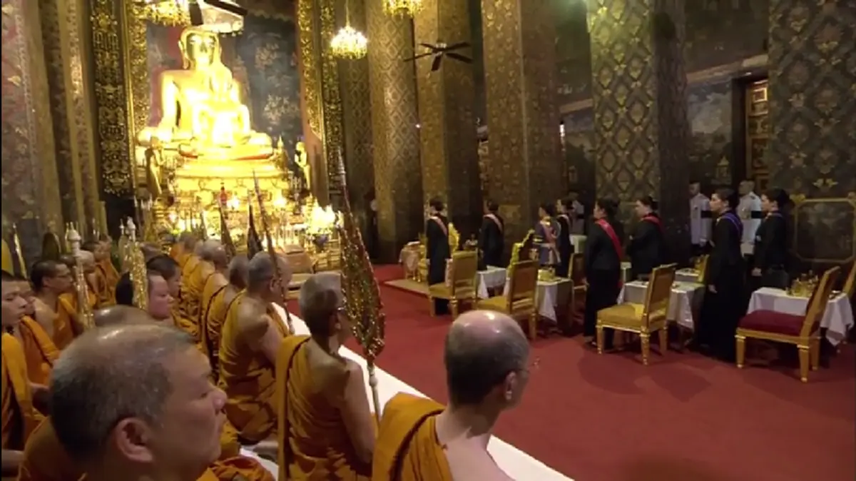"ร.10"ทรงบรรจุพระบรมราชสรีรางคาร,พระบรมอัฐิ ใต้ฐานพุทธบัลลังก์พระพุทธชินสีห์ เสร็จสิ้นพระราชพิธีพระบรมศพ"ในหลวงร.9" สมพระเกียรติสูงสุด (ภาพ)