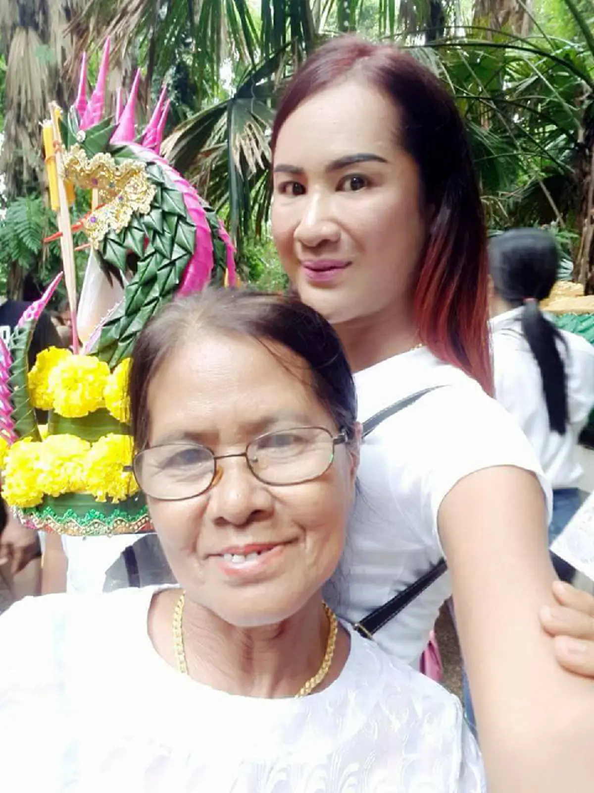 #กะเทยยอดกตัญญู !! ดราม่าหนัก “เจ๊เบียร์ คนละยำ” ปล่อยโฮ..กลางรายการ ที่ทำอยู่ทุกวันนี้ ! เพราะอยากให้ครอบครัวอยู่กันสบาย !! (ชมคลิป)