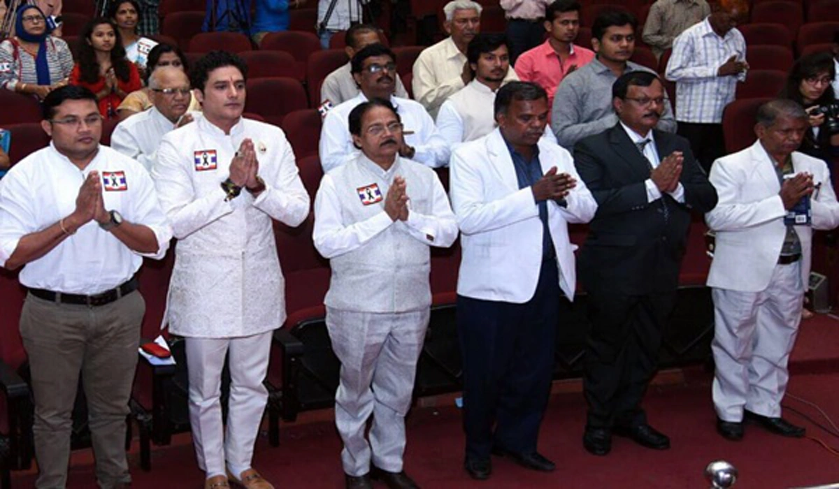 ผมศรัทธาในพระองค์!! เผยภาพบรรยากาศงานถวายความอาลัย "ในหลวง ร.9" ที่ประเทศอินเดีย หลัง "กาแกน มาลิค" พระเอกซีรี่ย์ "หนุมาน" ประกาศเป็นเจ้าภาพ