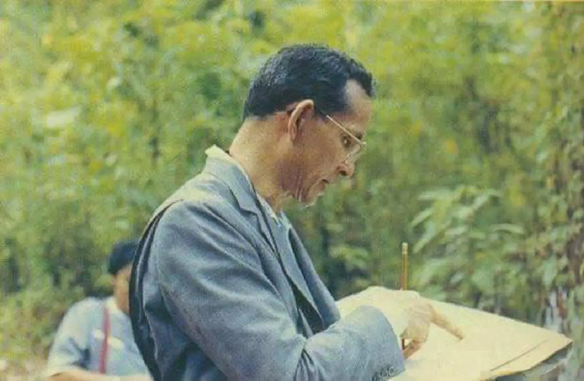 พระผู้เสด็จสู่สวรรคาลัย!! ปาฏิหาริย์เหนือท้องฟ้าสงขลา "กลุ่มเมฆ" ชวนให้คิดถึงคนบนฟ้า มองคล้าย "ในหลวงทรงงาน" ในพิธีถวายดอกไม้จันทน์ !!