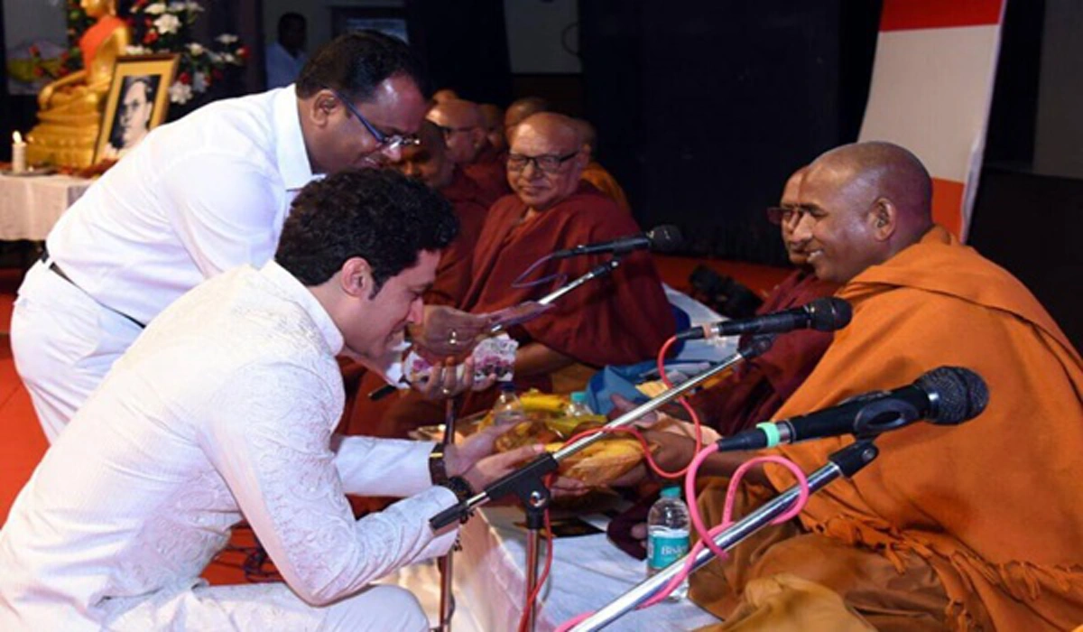 ผมศรัทธาในพระองค์!! เผยภาพบรรยากาศงานถวายความอาลัย "ในหลวง ร.9" ที่ประเทศอินเดีย หลัง "กาแกน มาลิค" พระเอกซีรี่ย์ "หนุมาน" ประกาศเป็นเจ้าภาพ