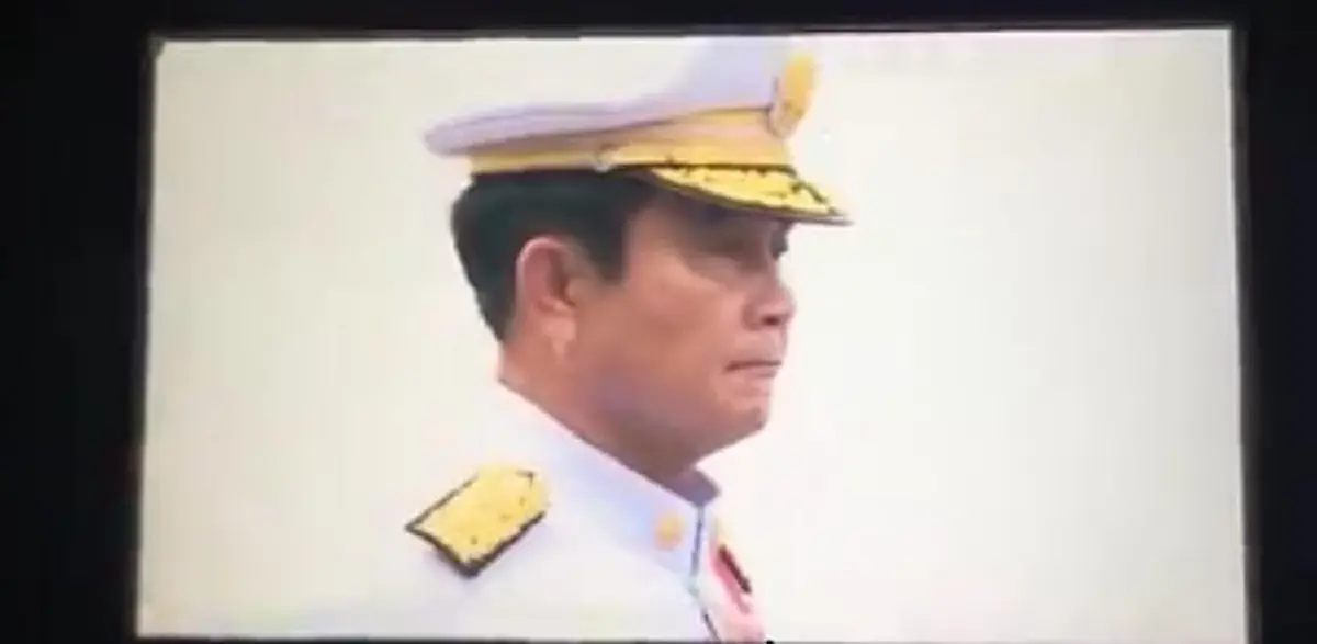 ลุงตู่สุดกลั้น! พล.อ.ประยุทธ์ จันทร์โอชา นายกรัฐมนตรี  ร้องไห้และสะอื้นเป็นระยะ ระหว่างเดินตามริ้วขบวนพระบรมราชอิสริยยศ (คลิป)