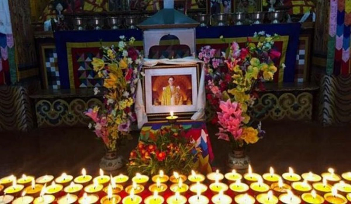อาลัยไม่แพ้คนไทยทุกคน!!! "กษัตริย์จิกมี" รับสั่งถึง "ในหลวง ร.๙" ด้วยพระสุรเสียงสั่นเครือ และน้ำพระเนตรคลอ หลังเสร็จสิ้นพระราชพิธีฯ