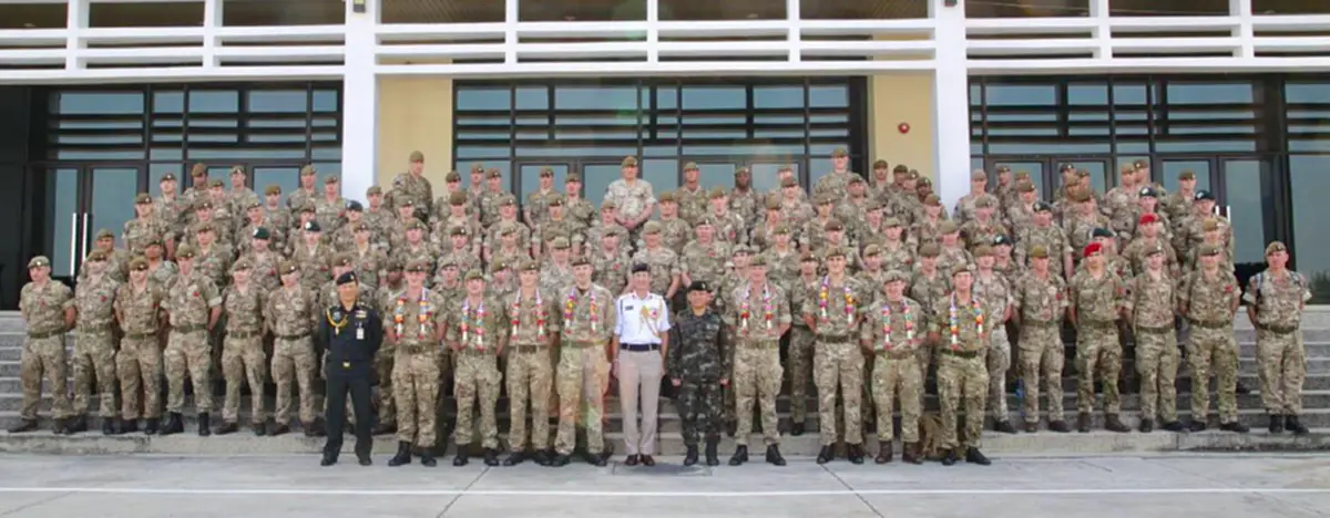 วี๊ดวิ้ว !!! แอบส่องบรรยากาศ Panther Gold 2017 ทัพไทยพา"ทหารเมืองผู้ดี" ฝึกจับงูเห่า ชกมวยไทย เปิบพิสดารกินกบกินหนอน! (มีภาพ)