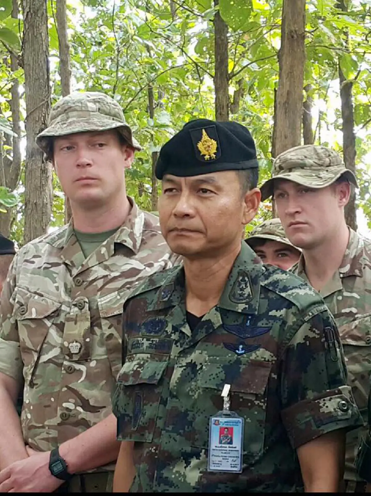 วี๊ดวิ้ว !!! แอบส่องบรรยากาศ Panther Gold 2017 ทัพไทยพา"ทหารเมืองผู้ดี" ฝึกจับงูเห่า ชกมวยไทย เปิบพิสดารกินกบกินหนอน! (มีภาพ)