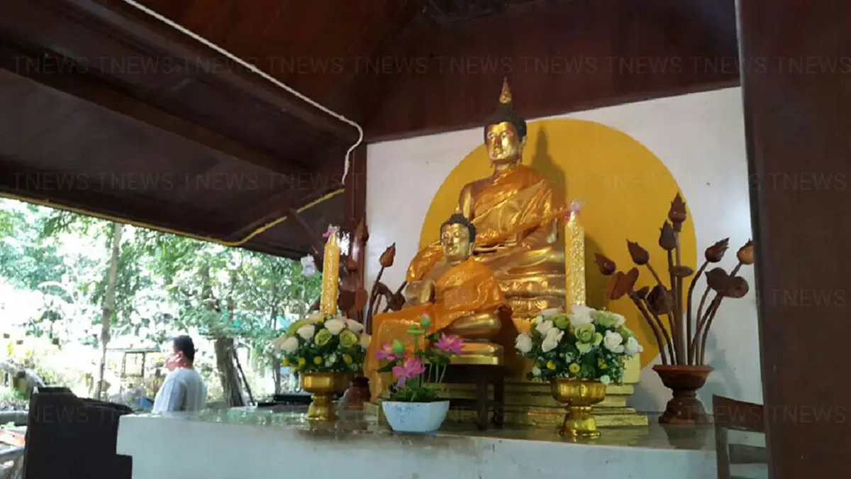 ทำไมต้องถวายเทียนหรือหลอดไฟในวันเข้าพรรษา.....อานิสงส์ที่ได้คืออะไร