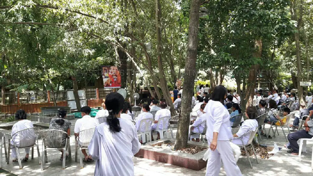 ทำไมต้องถวายเทียนหรือหลอดไฟในวันเข้าพรรษา.....อานิสงส์ที่ได้คืออะไร