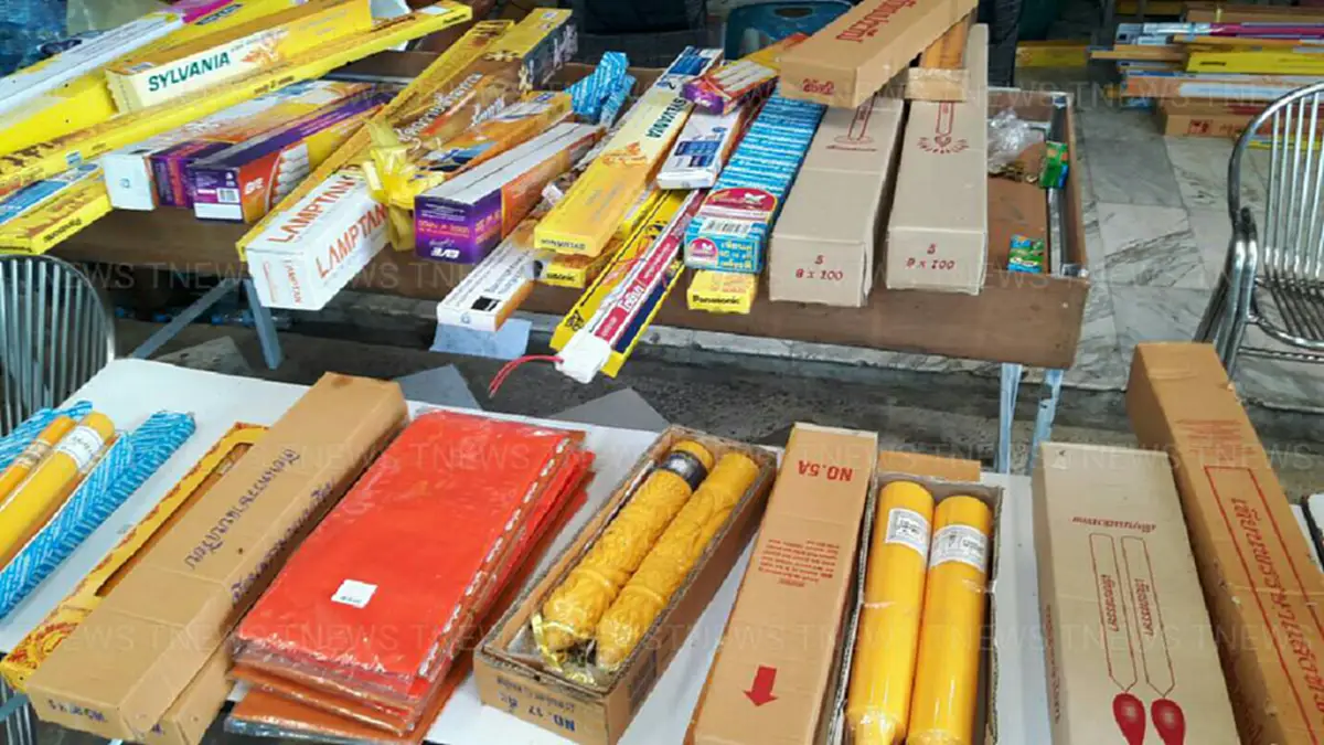 ทำไมต้องถวายเทียนหรือหลอดไฟในวันเข้าพรรษา.....อานิสงส์ที่ได้คืออะไร