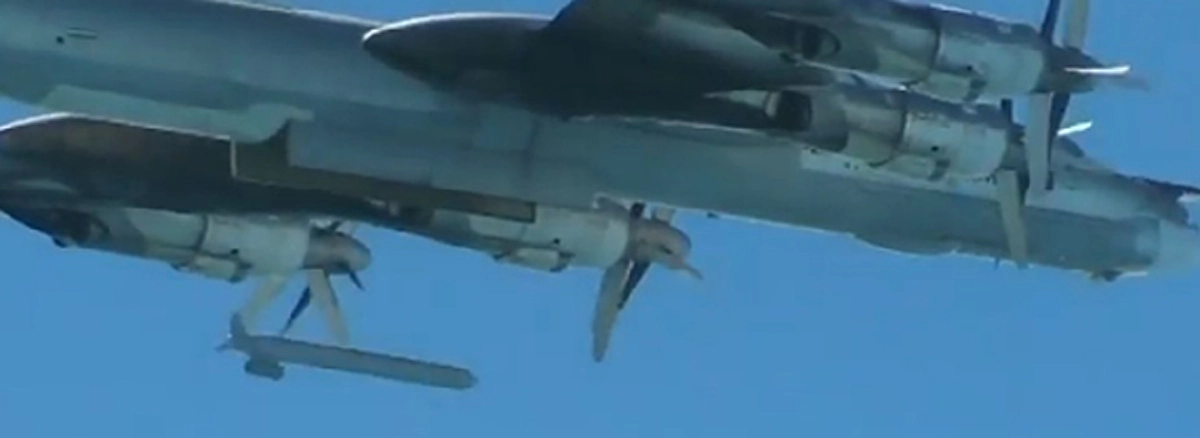 ปูติน สั่งจัดหนัก ก่อนพบ ทรัมป์!! กองทัพรัสเซีย เปิดปฏิบัติการ ถล่มไอเอส ด้วยขีปนาวุธรุ่นใหม่ Kh-101 ลำลายคลังอาวุธ 3 แห่ง (คลิป)