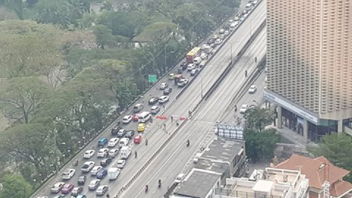 อ่วมแน่!!! "ปิดซ่อม สะพานไทย-เบลเยี่ยม 45 วัน" โครงสร้างเหล็กแอ่นตัวหลังถูกไฟไหม้นานเกือบชั่วโมง (ภาพ)