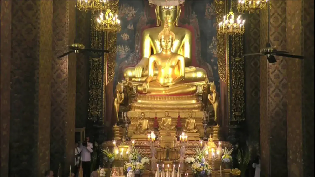 "ร.10"ทรงบรรจุพระบรมราชสรีรางคาร,พระบรมอัฐิ ใต้ฐานพุทธบัลลังก์พระพุทธชินสีห์ เสร็จสิ้นพระราชพิธีพระบรมศพ"ในหลวงร.9" สมพระเกียรติสูงสุด (ภาพ)