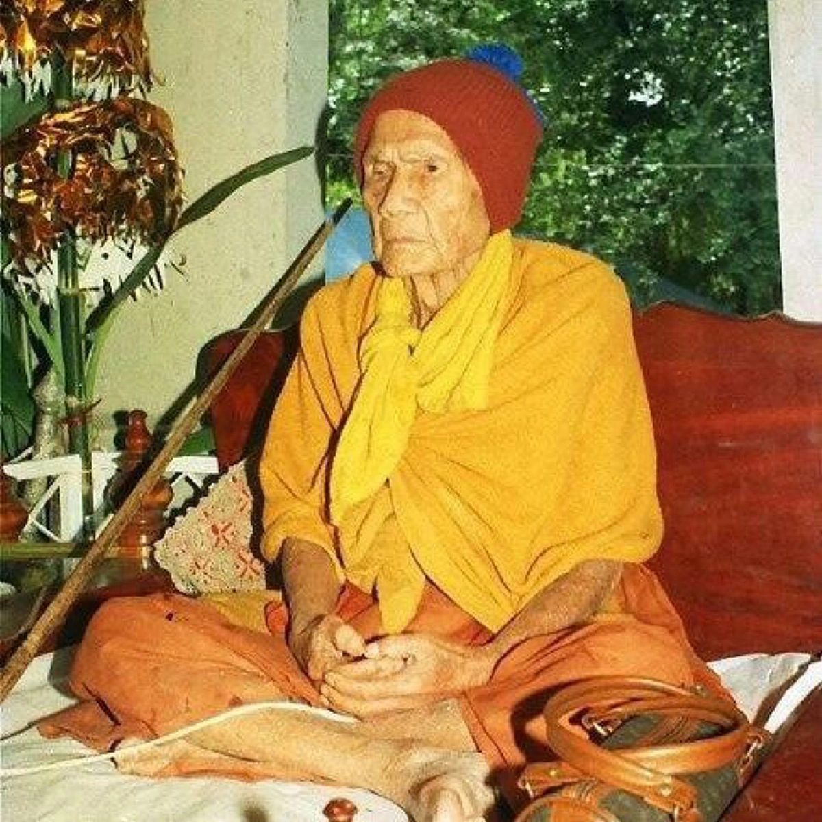 อำนาจแห่งพุทธคุณ.."แหวน" หลวงปู่หมุน ขับคุณไสยออกจากตัว อาเจียนเหม็นเน่า แม้ทหารเอาไปทาประจำเดือน ลองยิง ยังไม่ออก!!