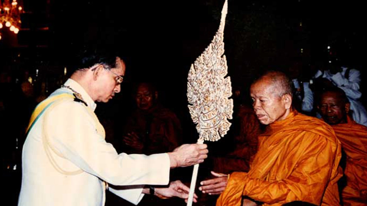 “ค่ำแล้ว” เสียงพระเสาวนีย์ของพระบรมราชินีนาถที่ตรัสเบาๆ แต่เพราะยังความห่วงใยต่อประชาชน พระองค์จึงต้องล่าช้ากว่ากำหนดการถึง ๒ ชั่วโมง