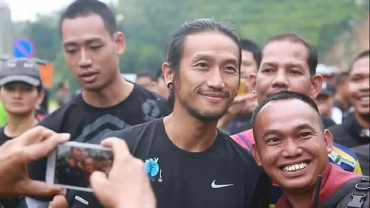 พลังอันยิ่งใหญ่โดยการใช้กายและจิตใจที่เป็นกุศล! "ตูน บอดี้สแลม" ชายที่ทำให้ชายแดนภาคใต้ กลับมามีความสุข-รอยยิ้มเป็นครั้งแรกในรอบ 10กว่าปี