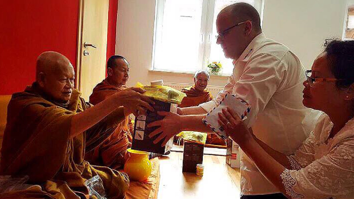 อานุภาพของพลังจิตและบารมีเมตตาไม่แบ่งแยกศาสนา ...หลวงปู่ไม อินทสิริ! ช่วยปลดปล่อยวิญญาณร้ายจากชาวอิสลาม #ปฏิหารย์พระสายป่า