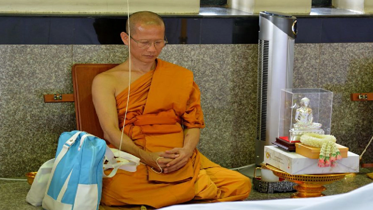 หลวงพ่อเล็ก เล่าเรื่อง ลักษณะการพุทธาภิเษกแบบใช้กำลังส่วนตัว และแบบของหลวงพ่อฤๅษีลิงดำ แตกต่างกันเช่นไร