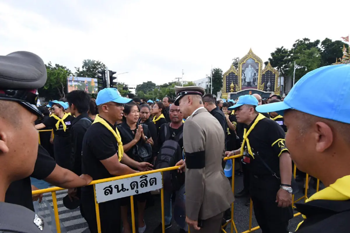 เรื่องดีๆของตร.!!จนท.เจอชายหน้าแดงผิดปกติโผล่มณฑลพิธีสนามหลวง นึกว่าเมารีบสกัดตัว รองผบช.ภ.7ผ่านมาเจอเคลียร์ทัน ความจริงเขาน่าสงสารสารสุดๆ..
