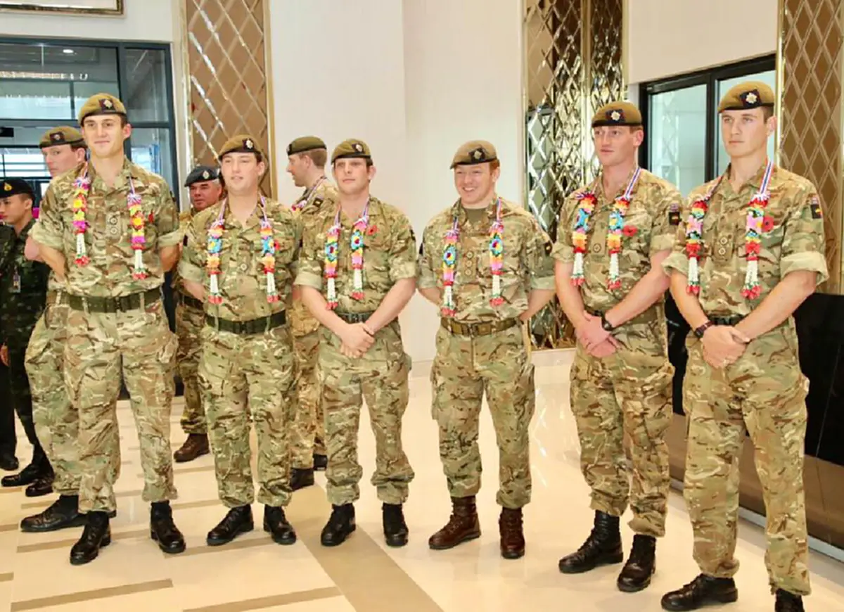 วี๊ดวิ้ว !!! แอบส่องบรรยากาศ Panther Gold 2017 ทัพไทยพา"ทหารเมืองผู้ดี" ฝึกจับงูเห่า ชกมวยไทย เปิบพิสดารกินกบกินหนอน! (มีภาพ)