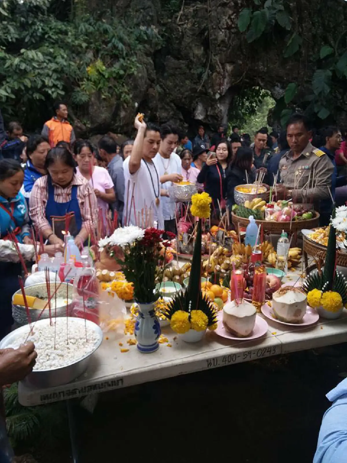 พี่นวลคือใคร? เปิดประวัติเครื่องราง เมตตามหานิยม - การเงินการงาน ตำนานผีตายทั้งกลม หลังนักร้องดังทำออกขาย ราคาพุ่งกว่าครึ่งแสน!!