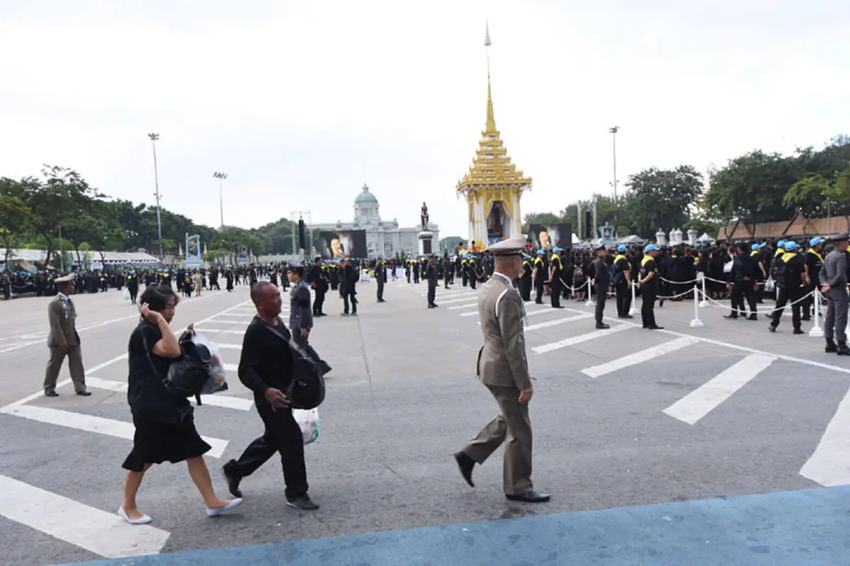 เรื่องดีๆของตร.!!จนท.เจอชายหน้าแดงผิดปกติโผล่มณฑลพิธีสนามหลวง นึกว่าเมารีบสกัดตัว รองผบช.ภ.7ผ่านมาเจอเคลียร์ทัน ความจริงเขาน่าสงสารสารสุดๆ..